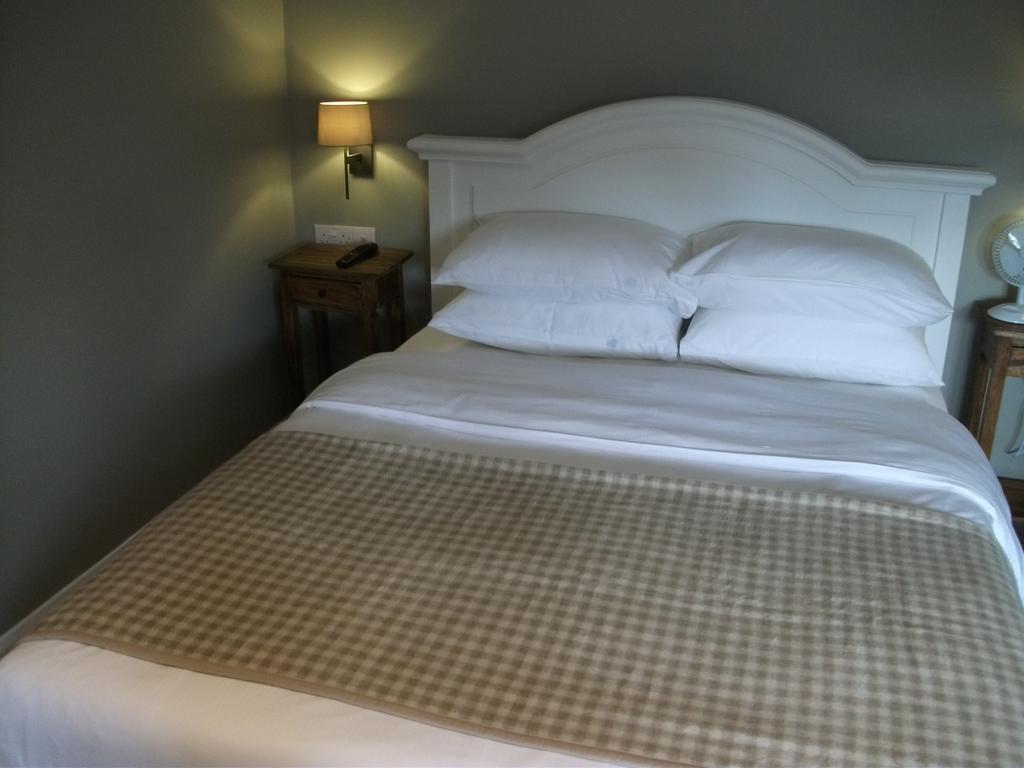 The Bull Inn Lodges Tenterden Bagian luar foto