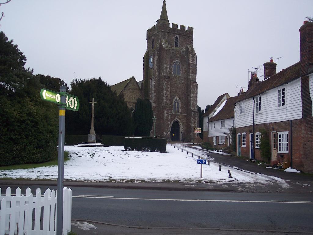 The Bull Inn Lodges Tenterden Bagian luar foto