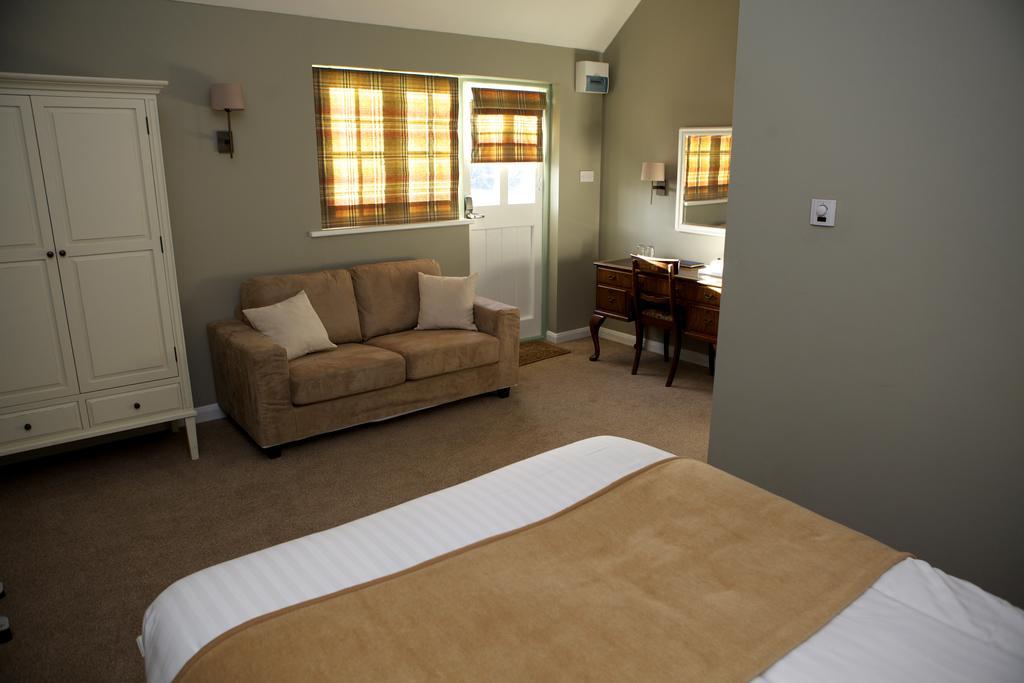 The Bull Inn Lodges Tenterden Bagian luar foto